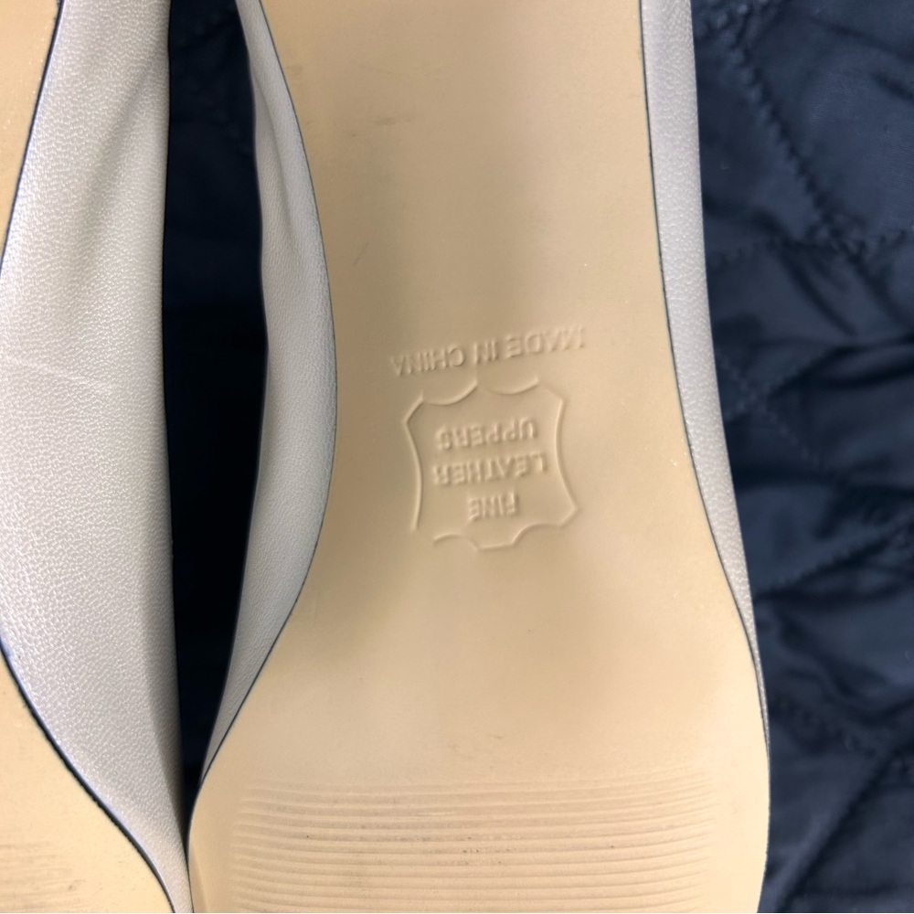 Ros Hommerson Beige Leather Pumps Size 8 4A Extra Narrow Studded Strap Heels - Picture 9 of 10